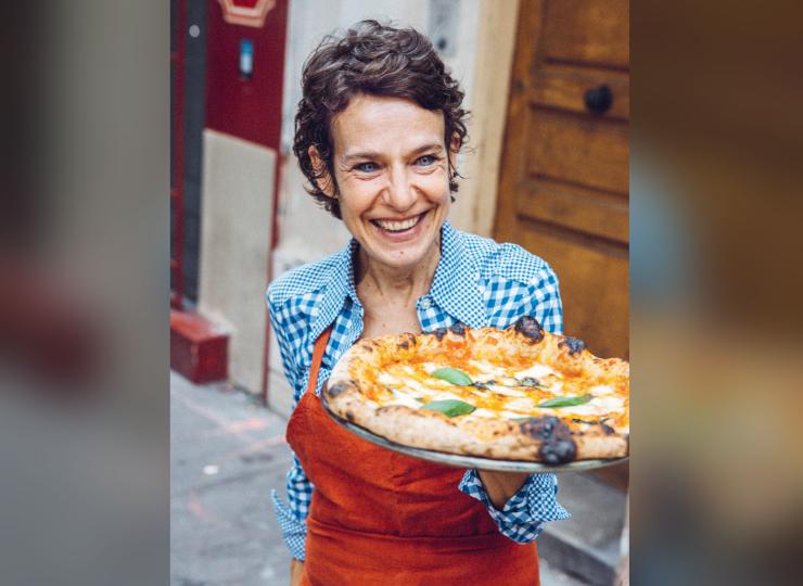 Alba Pezone déclare sa flamme aux pizzaioli dans Pizza Mania, à paraître le 14 juin